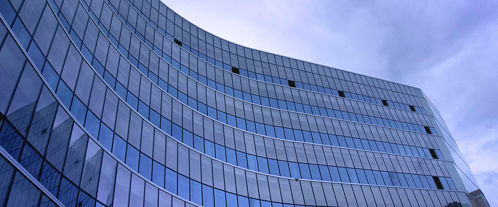 科技承先 拼搏進(jìn)取                 開(kāi)拓創(chuàng)新 砥礪前行